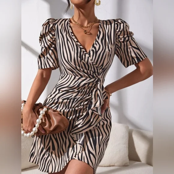 Women's Zebra Stripe Print Surplice Neck Draped Puff Sleeve Dress - Picture 2 of 7